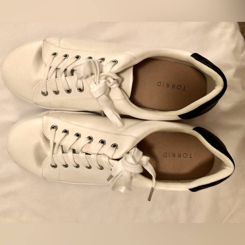 Torrid 12W sneakers.🤍